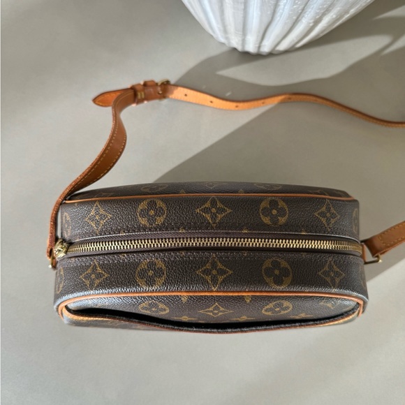 Authentic gently used Louis Vuitton Blois Crossbody bag in monogram - Picture 6 of 6